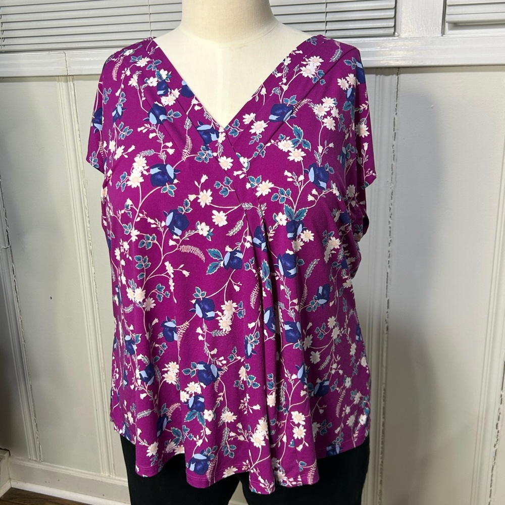 Lane Bryant 22/24 Magenta Floral Faux Wrap Top V-Neck